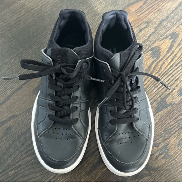 On Cloud OC The Roger Clubhouse Black Lace Up Womens Tennis Sneakers Shoes 8 - Picture 2 of 9